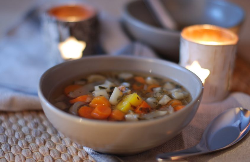 Gemüsesuppe. Schnell und einfach.